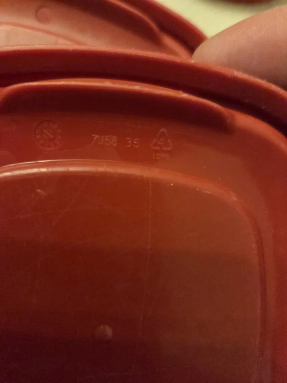 6 Rubbermaid 7J58 Red Easy Find Storage Container REPLACEMENT LIDS ONLY